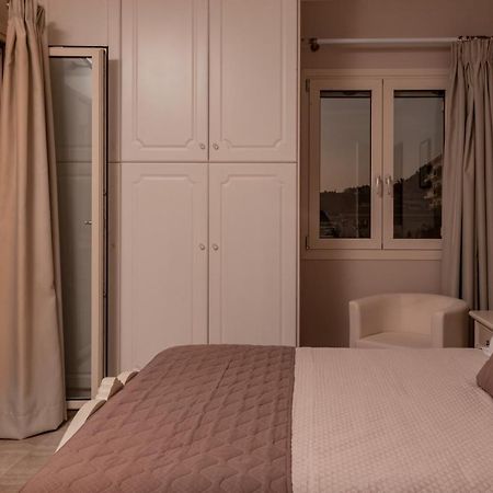 Villa Elizabeth - Seafront Classic Villa! Argászi Kültér fotó