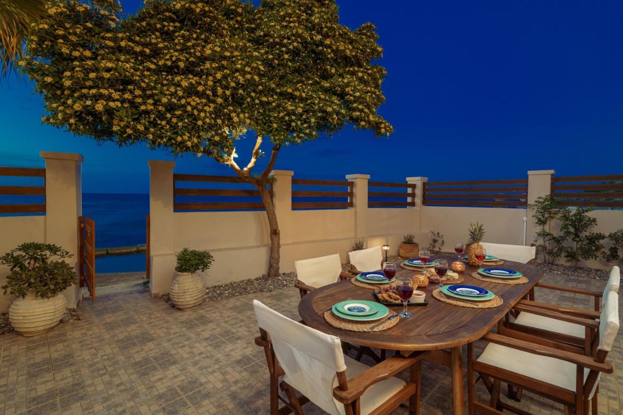 Villa Elizabeth - Seafront Classic Villa! Argászi Kültér fotó